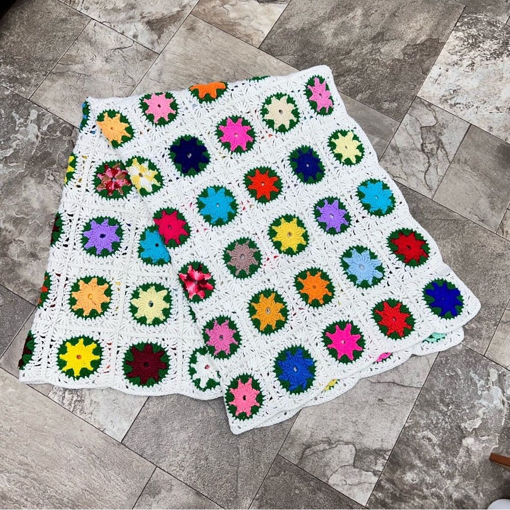 Vintage granny square quilt. the squares‎ are almost like flowers Multicolored